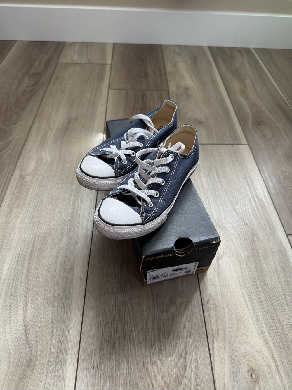 Converse Kids Low-Top Sneakers in Navy and White